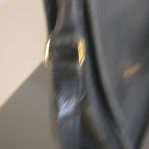 Classic Black Leather Shoulder Bag - Picture 5 of 11